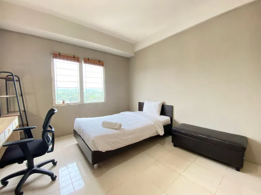Simply Executive Studio at Pinewood Apartment By Travelio - Image 1