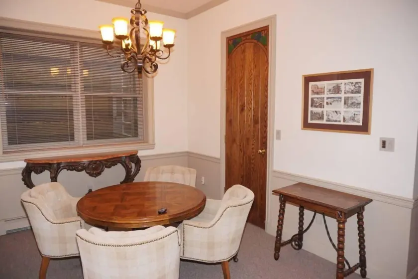 720 Bleeker St W - Image 1