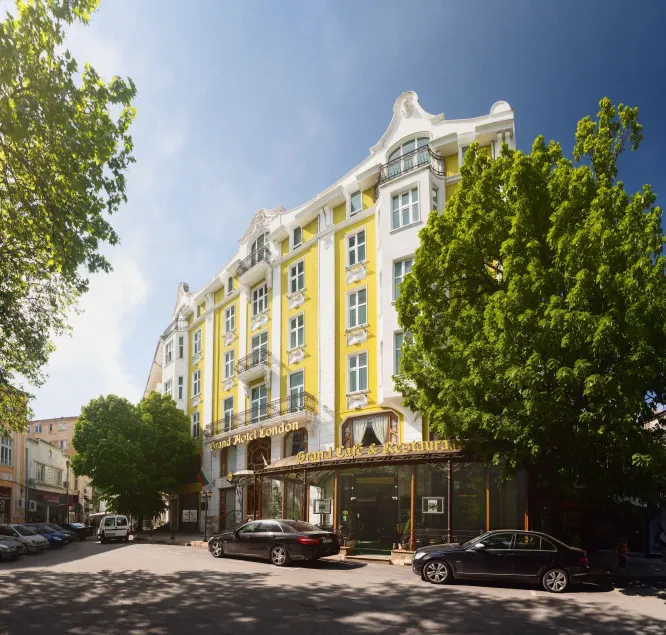 Grand Hotel London - Image 1