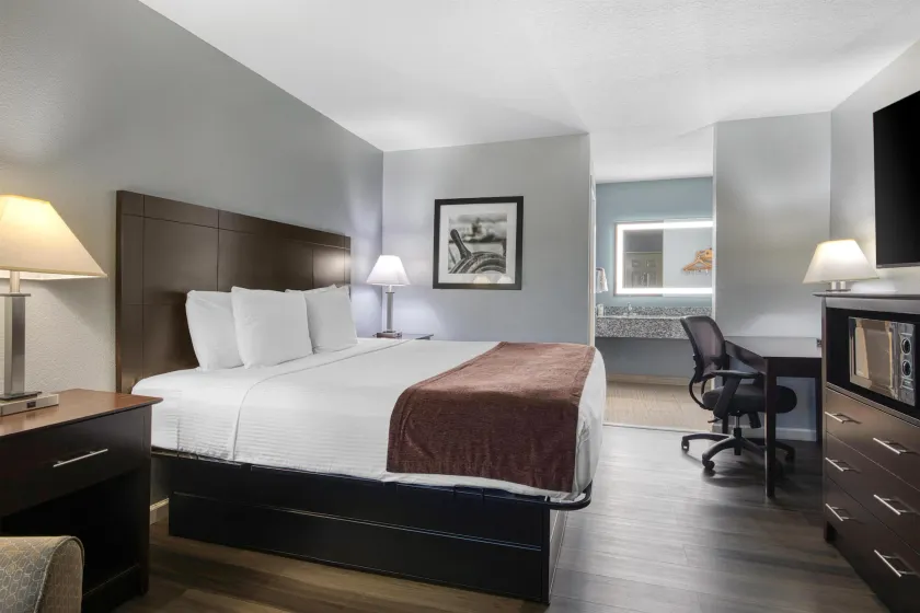 Best Western Lake Conroe Inn - Image 1