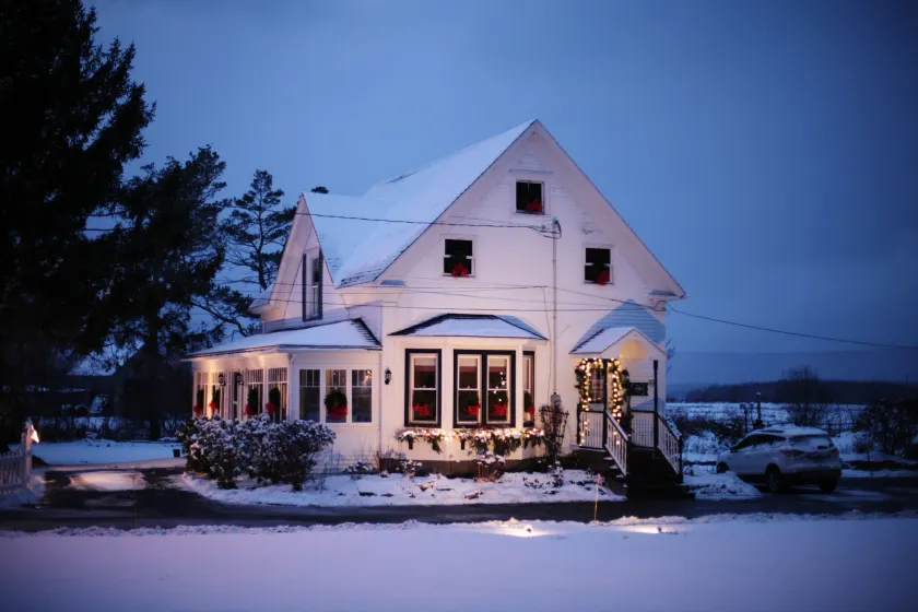 CARLETON INN & COTTAGES - Image 1