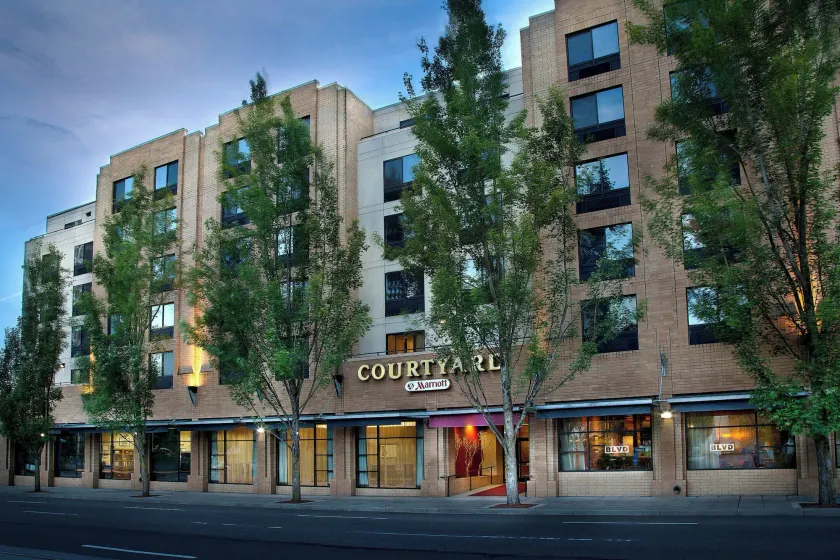 Courtyard Portland Downtown / Convention Center - Image 1