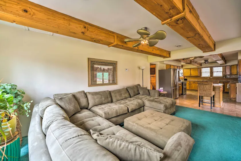 Lakefront Brohman Retreat w/ Dock & Fire Pit! - Interiör