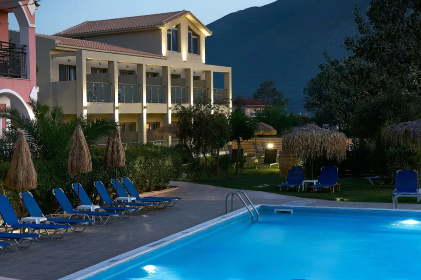 Grapevines Hotel - Image 1