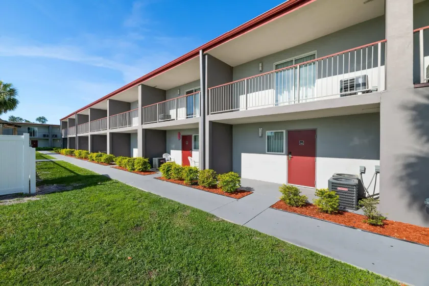 Quality Suites Wildwood - The Villages - Image 1