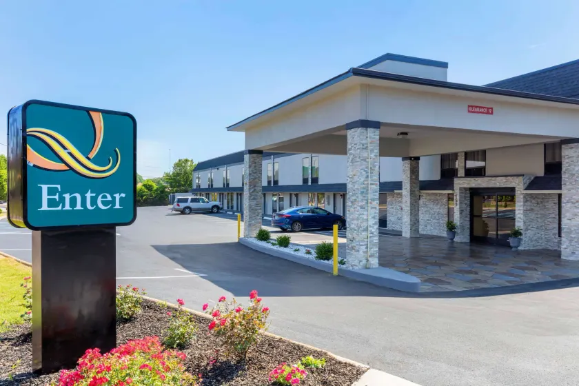 Quality Inn Cleveland North - Image 1
