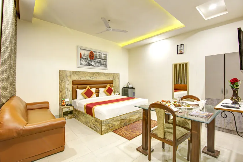 Gracious by Vishesh Hotels & Home Stay - Image 1