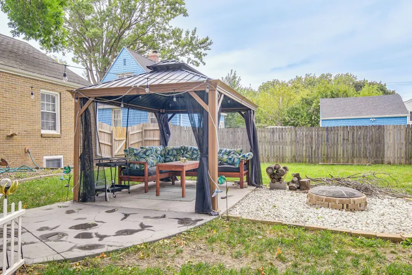 1 Mi to Valley Junction: Pet-friendly Iowa Home - Image 1