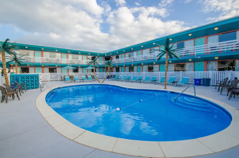 Dolphin Inn - Image 1