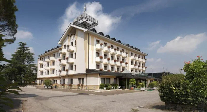 Hotel Al Pino Verde - Image 1
