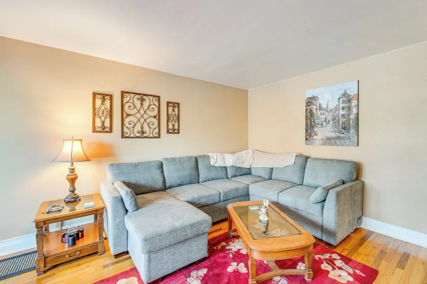 5 Mi to Dtwn Rockford: Pet-friendly Home w/ Yard! - Image 1