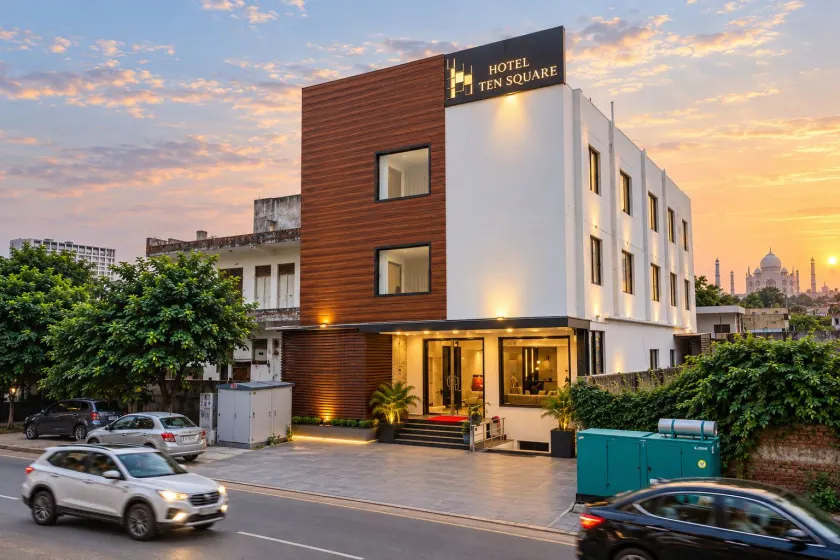 HOTEL TEN SQUARE - 5 Minutes from The Taj Mahal - Image 1