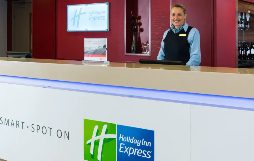 Holiday Inn Express Leeds City Centre by IHG - Reception