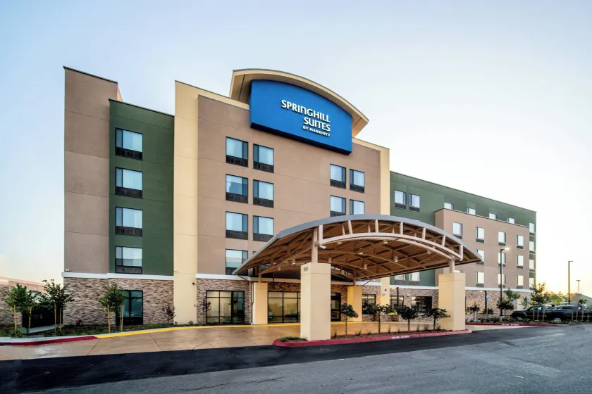 SpringHill Suites by Marriott Oakland Airport - Image 1