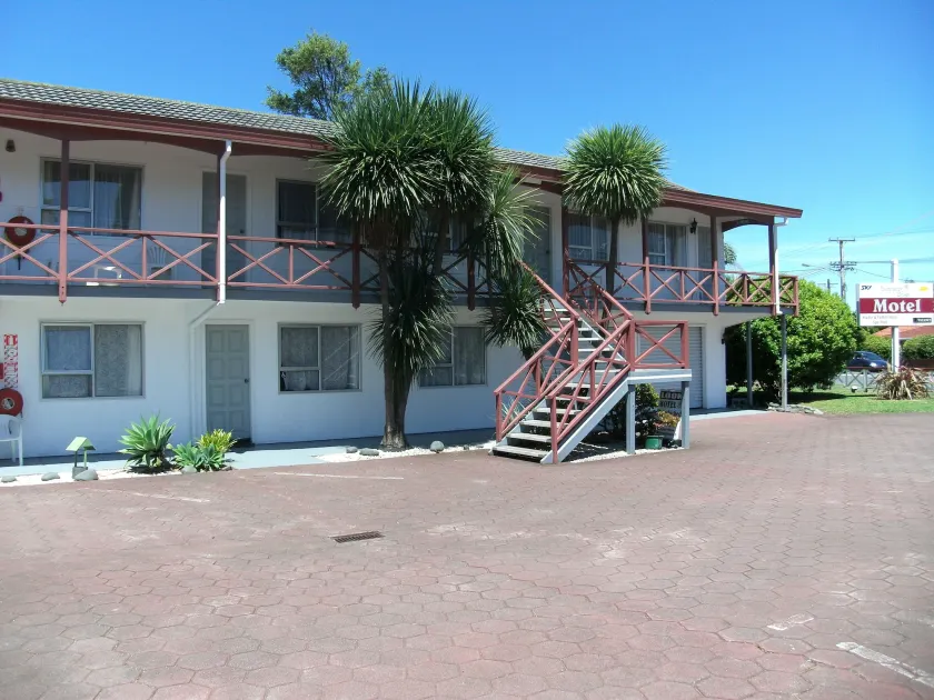 Burgundy Rose Motel - Image 1