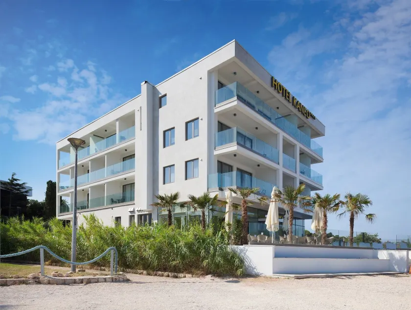 Kaneo beach hotel Novalja - Image 1