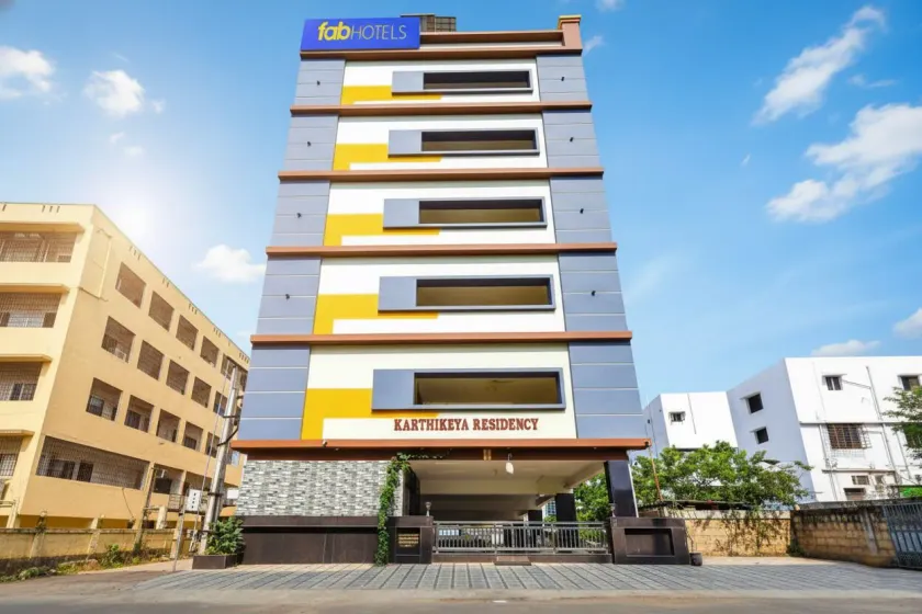 FabHotel Karthikeya Residency - 900m from Tirupati Bus Stand - Image 1