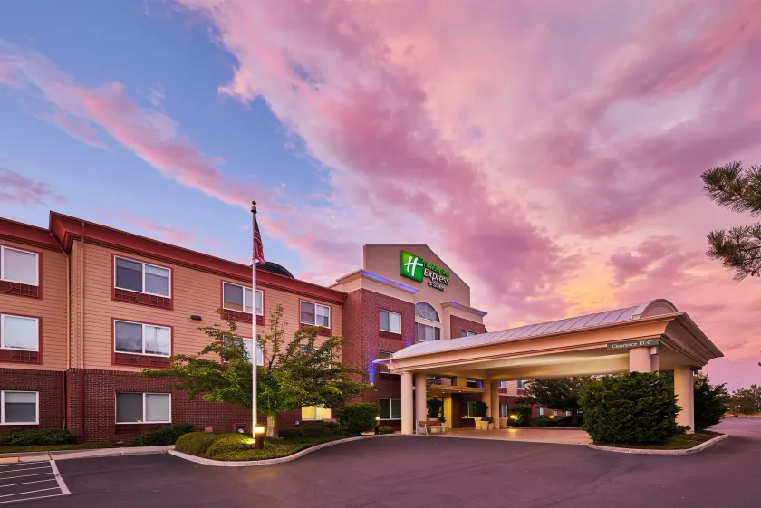 Holiday Inn Express Hotel & Suites Medford-Central Point by IHG - Image 1