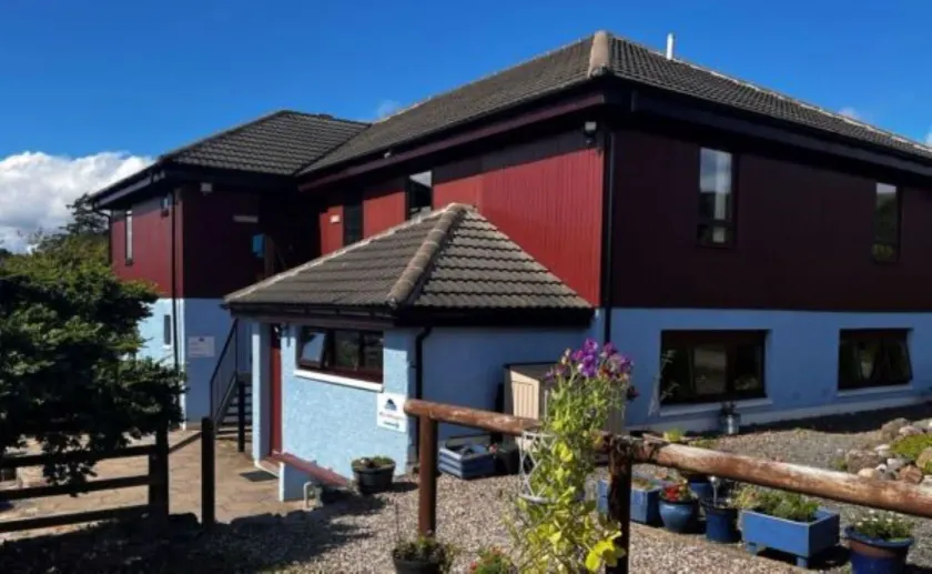 Snowgoose Apartments & Bunkhouse - Image 1