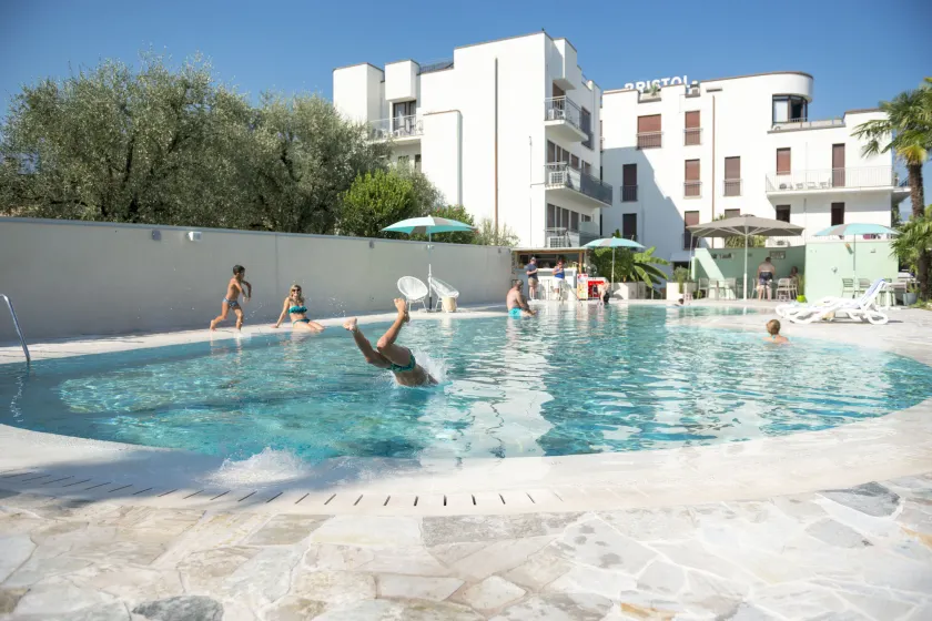 Hotel Bristol - Image 1