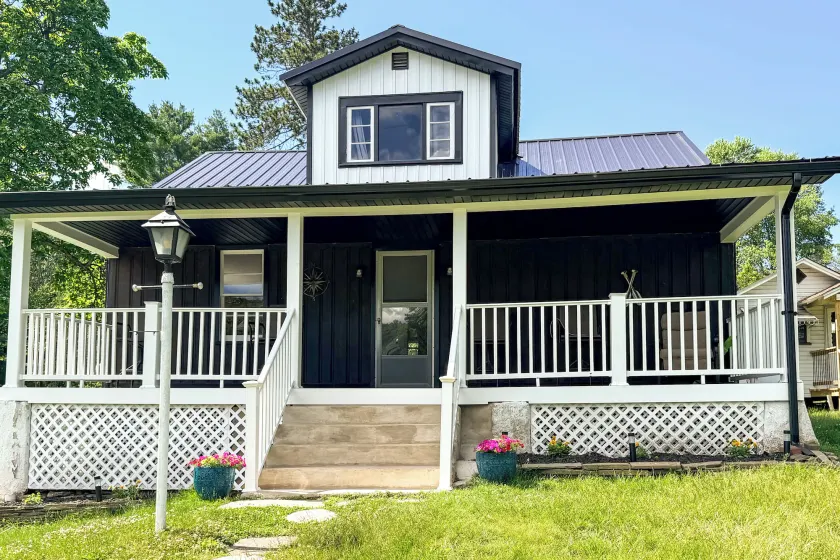 Year-round Fun on Lake Sheridan! Home w/ Patio - Image 1