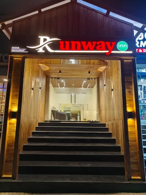 Hotel Runway Inn - Image 1