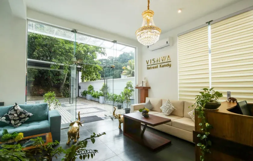 Vishwa Retreat Hotel - Image 1