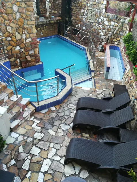 9 Queens Spa Hotel - Image 1