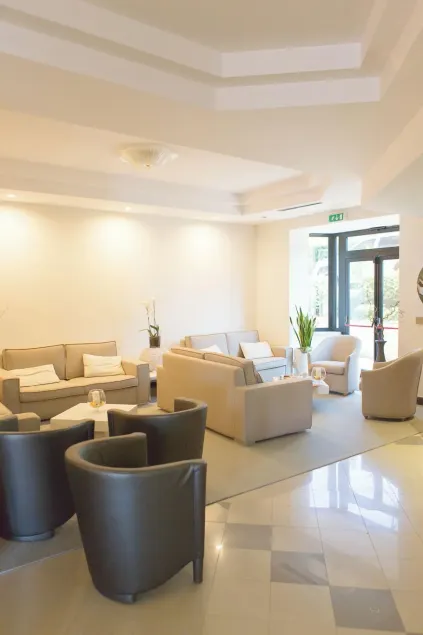 Hotel Fontana Olente - Lobby sitting area