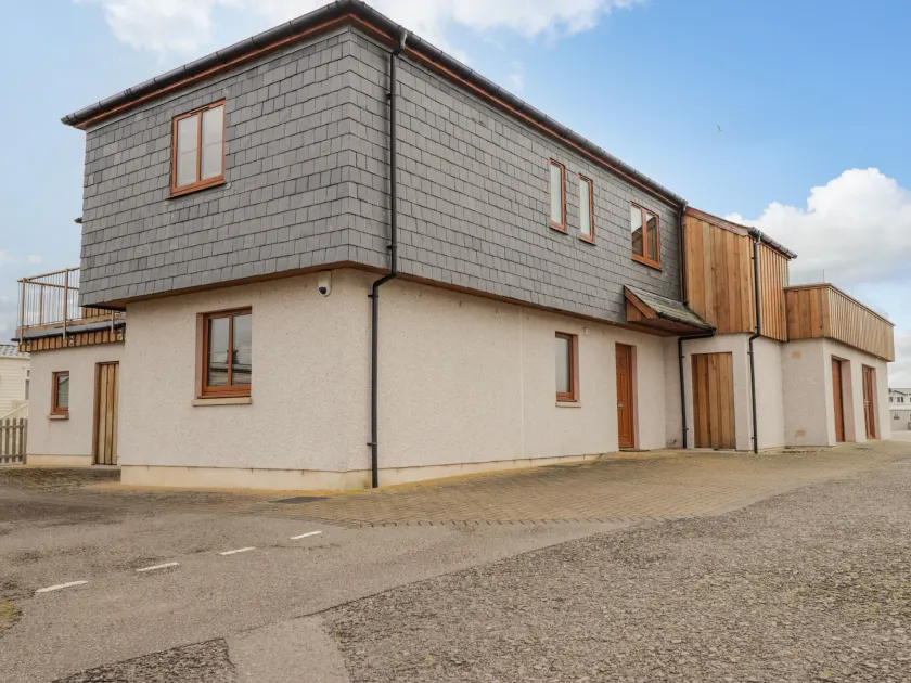 Lossiemouth Bay Cottage - Image 1