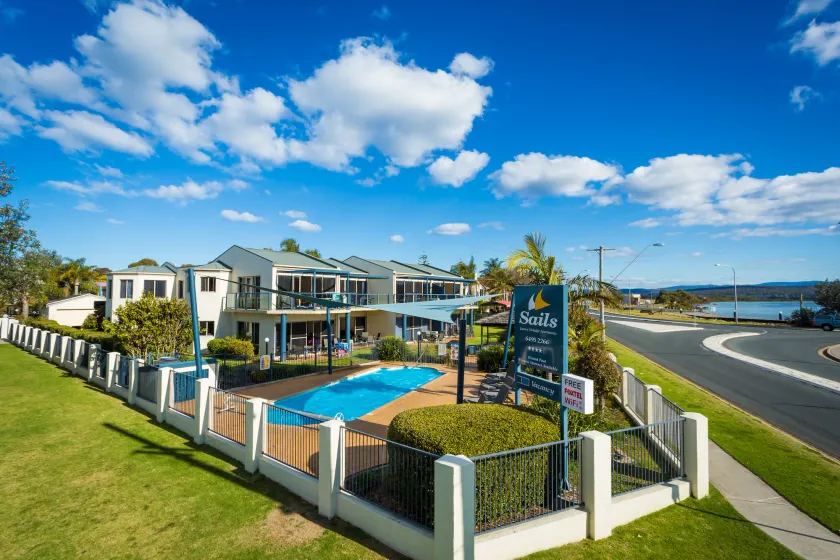 Sails Luxury Apartments Merimbula - Image 1