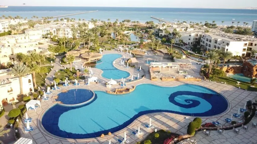 Regency Plaza Aqua Park and Spa Resort - Image 1
