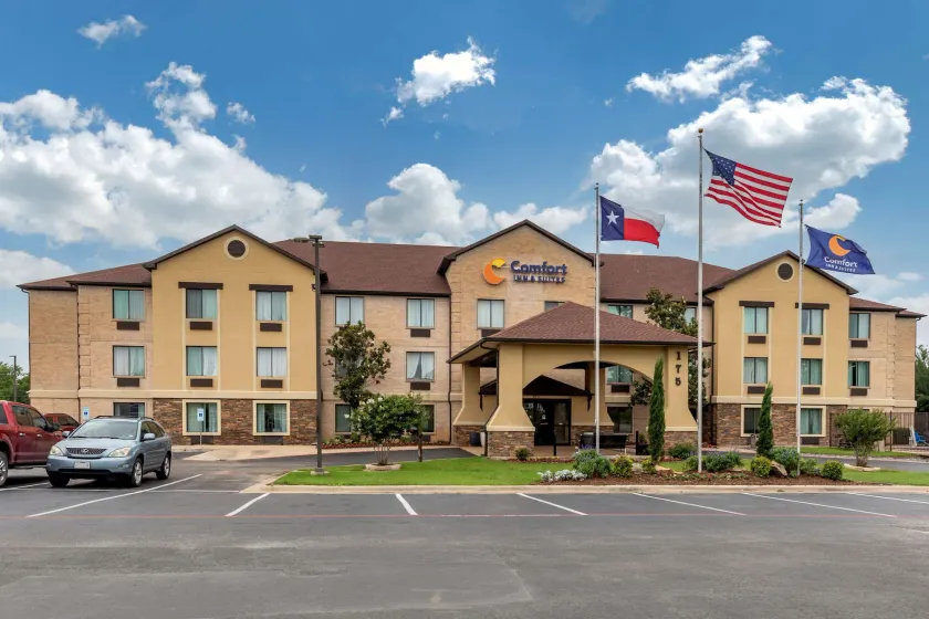 Comfort Inn & Suites Mansfield - Image 1