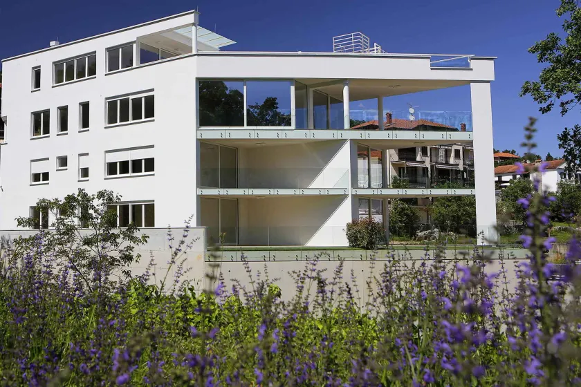 Modern apartment near the sea - Image 1