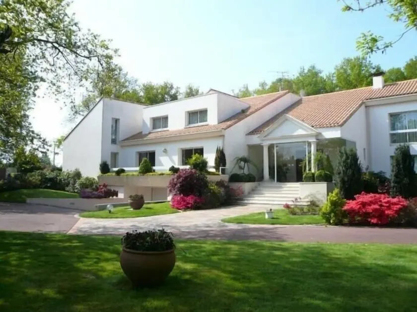 Les Jardins de la Muse, piscine couverte, spa et fitness - Image 1