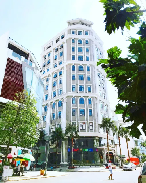 Holiday 2 Hotel - Image 1