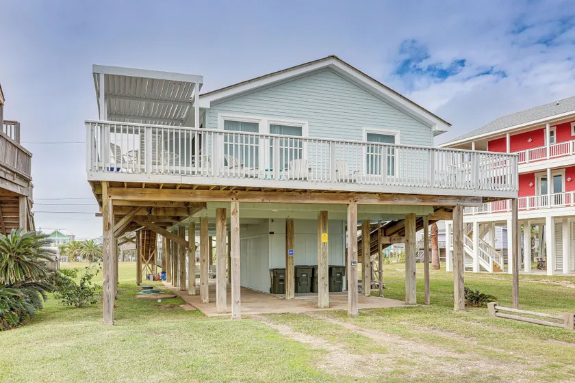 Steps to Galveston Beach: Dog-Friendly Gem w/ Yard - Image 1