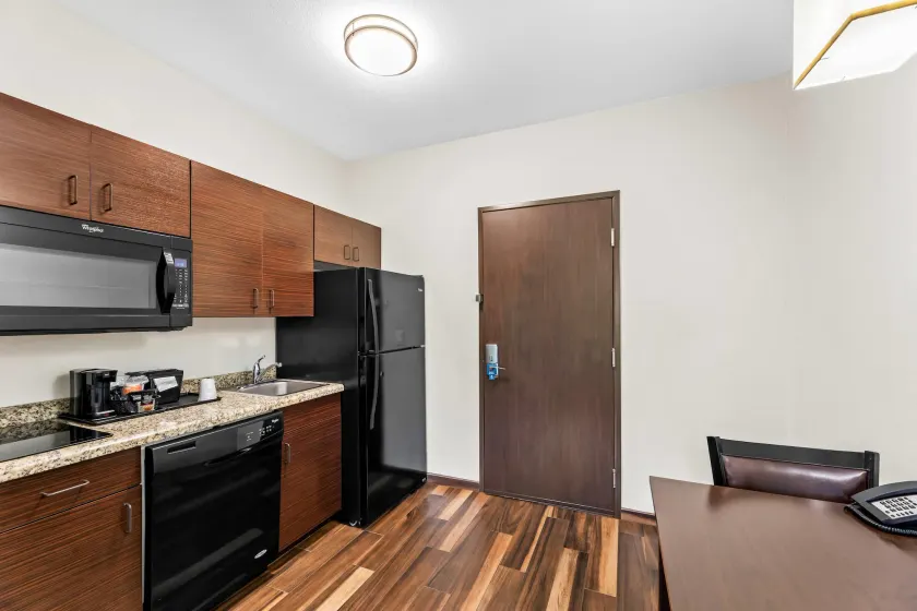 MainStay Suites Lufkin - Image 1
