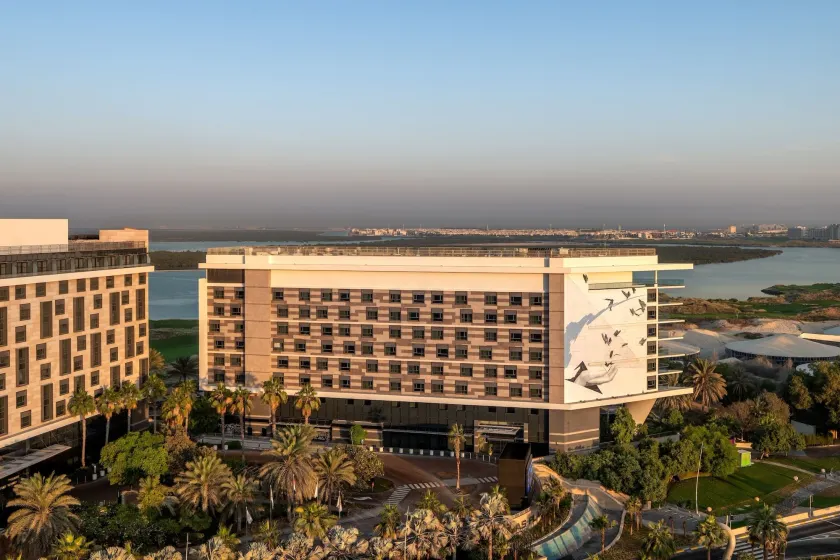 Yas Plaza Bay - Image 1