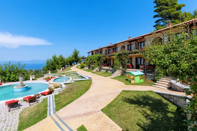 Akritas Ef Zin Villas & Suites - Image 1