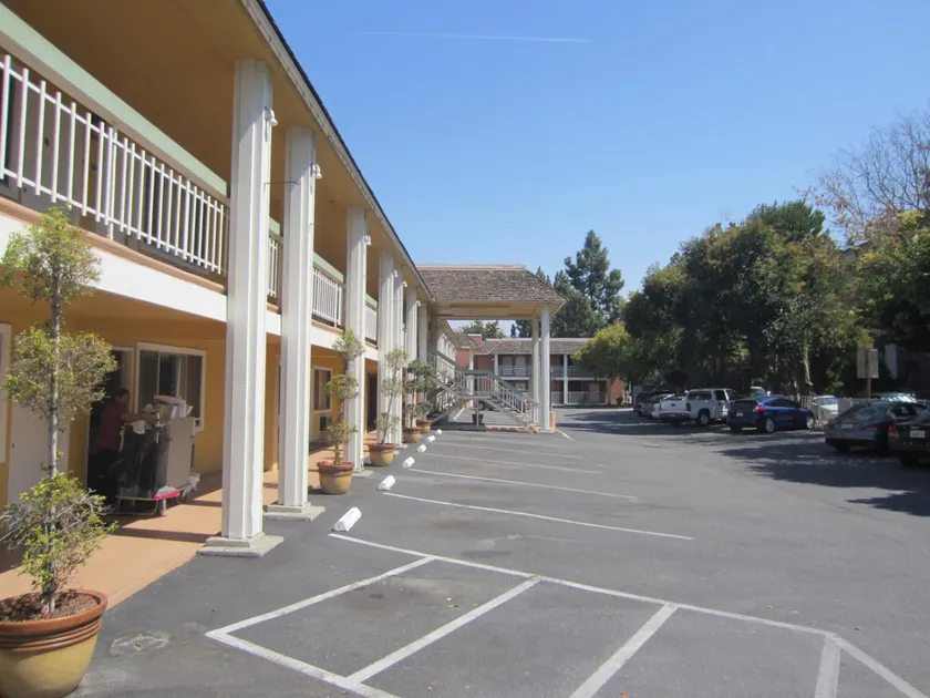 Caravelle Inn Extended Stay - Image 1