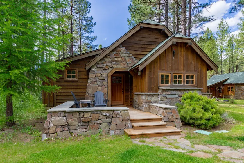 Lake Creek Lodge - Image 1