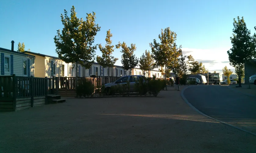 Albergue Zaragoza Camping - Image 1