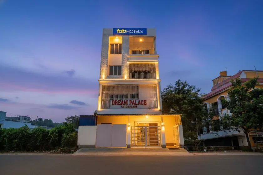 FabHotel New Dream Palace - Nr Acropilose Mall And Ruby Hospital - Image 1