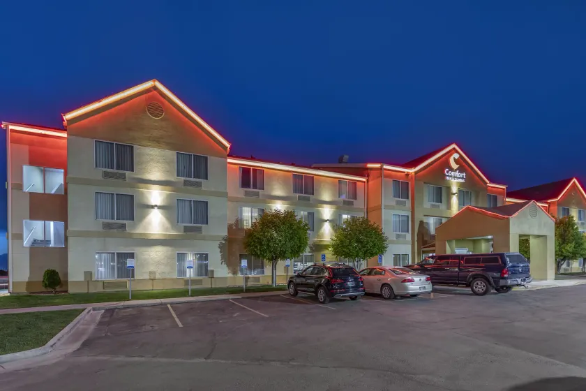 Comfort Inn & Suites Woods Cross - Salt Lake City North - Image 1