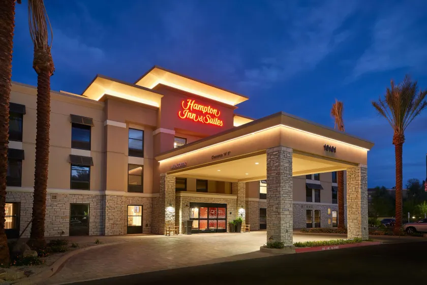 Hampton Inn & Suites Phoenix/Scottsdale on Shea Boulevard - Image 1
