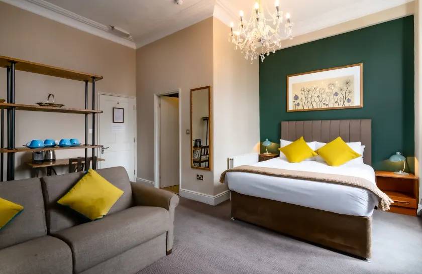 Kew Gardens Hotel - Image 1