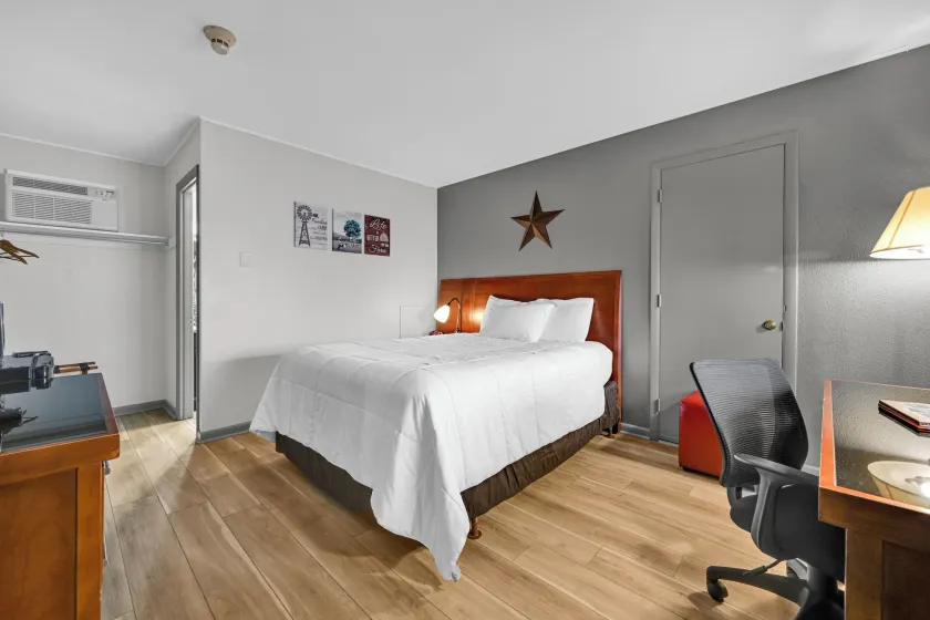 Harvest Drive Family Inn - Renovated Rooms - Image 1