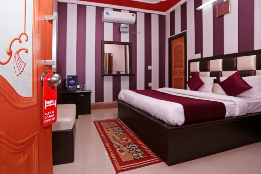 Hotel O Mehfil Hotel - Image 1