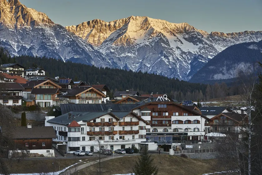 Mountains Hotel - Image 1